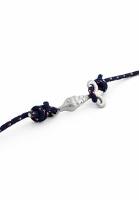 Akitsune Käevõru - silver navyblue white red