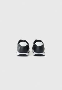 Calvin Klein Jeans RETRO RUNNER - Sneakers laag - black/bright white
