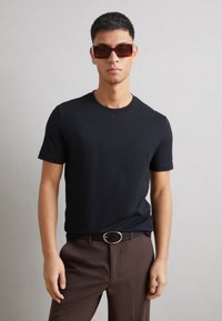 Esprit 2 PACK - Pamata T-krekls - black