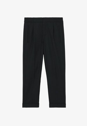 Schwarze maßgeschneiderte, knöchellange Hose mit Vordertaschen und umgeschlagenen Säumen, flach auf weißem Hintergrund präsentiert.