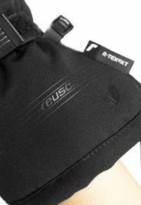 Schwarze wasserdichte Handschuhe aus strukturiertem Stoff mit einem Logo und dem "R-TEXXT"-Label, gesichert mit einem Riemen und einer Schnallenverschluss.