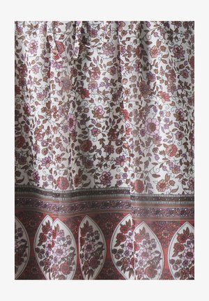 Tissu à motifs floraux comprenant des fleurs roses, rouges et brunes sur fond blanc, avec une bordure décorative en rouge foncé et des motifs complexes.