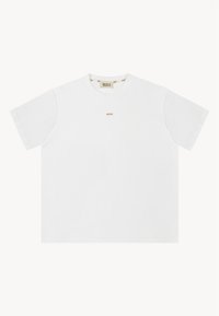 Biała koszulka z bawełny, z krótkimi rękawami, okrągłym dekoltem i małym złotym logo z przodu. Prosty i klasyczny design.