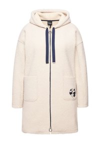 Abrigo de forro polar color crema con capucha, cierre frontal, cordones en azul marino, dos bolsillos laterales y un parche de balón de fútbol en blanco y negro con forma de corazón.