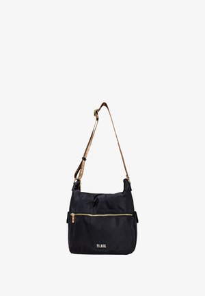 Borsa a spalla in nylon nero con una tasca frontale con zip, una tracolla marrone texturizzata e dettagli in oro. Presenta un design morbido.