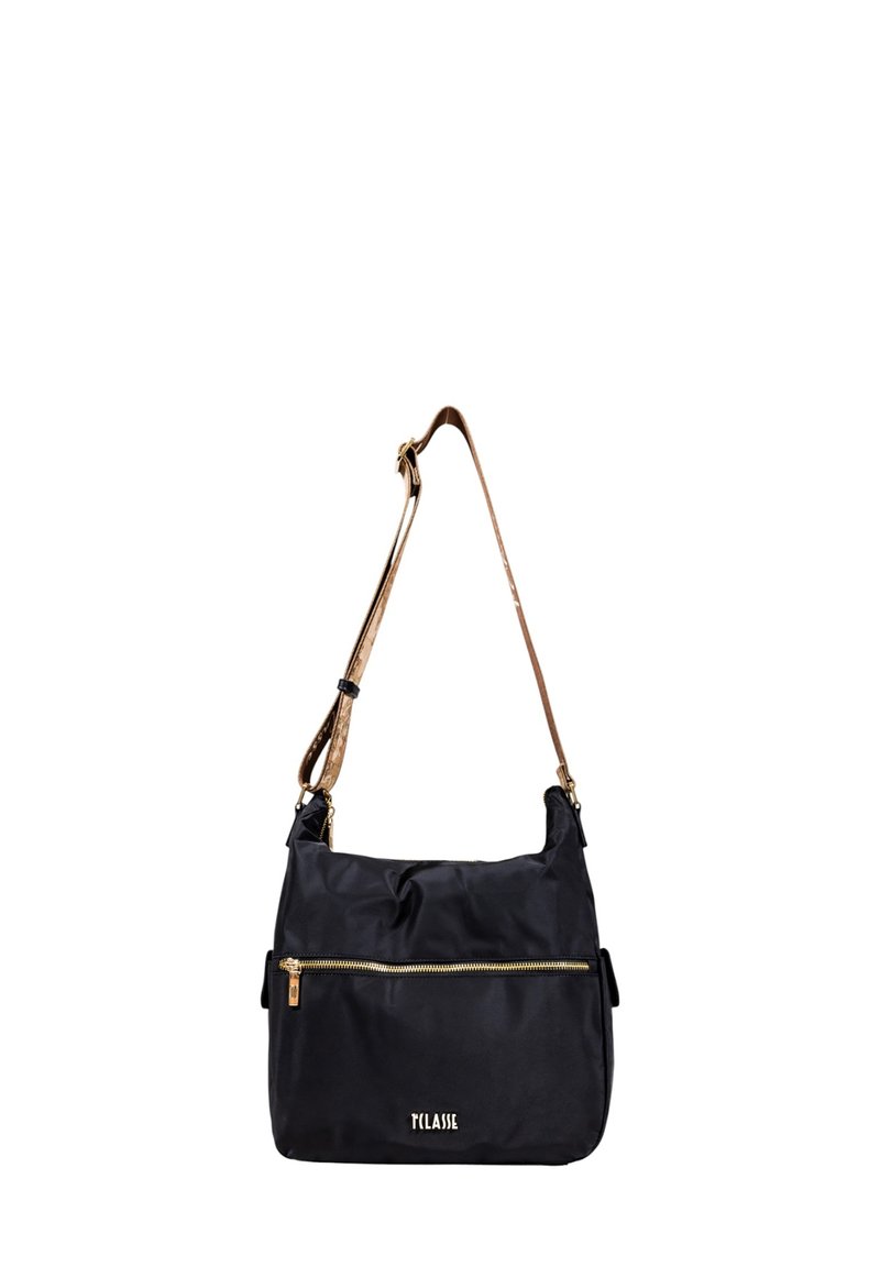 Borsa a spalla in nylon nero con una tasca frontale con zip, una tracolla marrone texturizzata e dettagli in oro. Presenta un design morbido.
