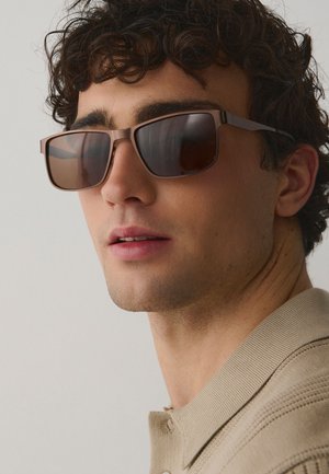 Next, RECTANGULAR SUNGLASSES  . - Solbriller - bronze brown