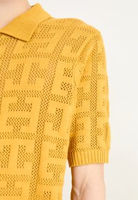 HUF MONOGRAM ZIP UNISEX - Vesta na kopčanje - dijon