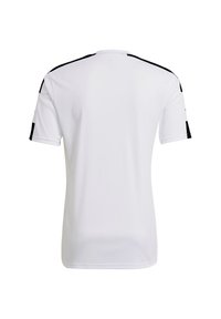 T-shirt atletico bianco con accenti neri sulle spalle e sulle maniche, realizzato in un tessuto liscio e leggero con colletto rotondo.