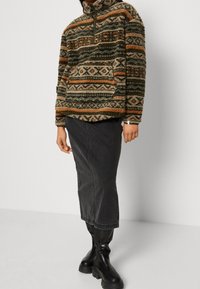 BDG Urban Outfitters Fleecetröja - brown