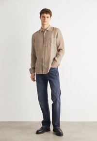BOSS RELEGANT 6 - Camisa - open brown