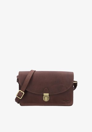 Sac bandoulière en cuir marron avec sangle réglable et fermeture à boucle dorée, forme rectangulaire avec rabat arrondi.