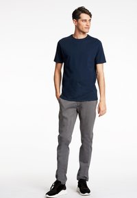 Lindbergh SUPERFLEX  - Chino - dk deep grey