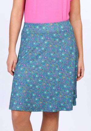 Ein knielanger, A-Linie Rock aus einem lebhaften blauen Stoff mit einem Paisleymuster und pinken, gelben sowie türkisen floralen Akzenten.