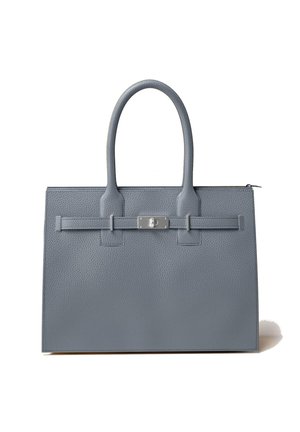 Graue Lederhandtasche mit strukturiertem Design, zwei Griffen, silberner Hardware und einem Reißverschluss oben. Texturierte Oberfläche mit glatter Verarbeitung.