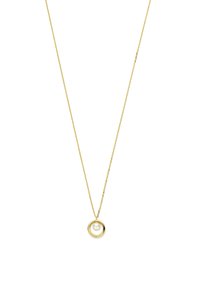 Goldene Halskette mit einem runden Anhänger, der eine Perle umschließt, mit einer zarten Kette und einer glatten, polierten Oberfläche.