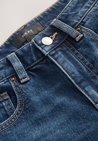 REGULAR FIT - KNEE LENGTH BERMUDA  - Lühikesed teksad - inky blue