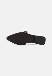 Bianco BIAVICTORIA SINGLE BUCKLE SLINGBACK - Balerini cu baretă la spate - black/beige