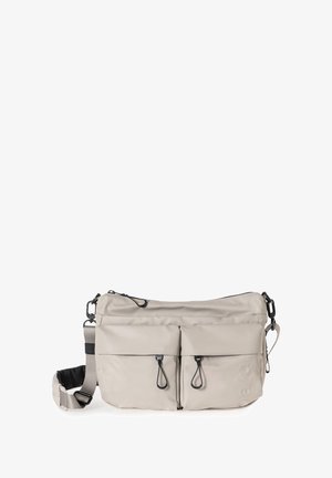 Borsa a tracolla beige realizzata in materiale morbido e resistente. Presenta due tasche anteriori con zip, una tracolla regolabile e dettagli in metallo nero.