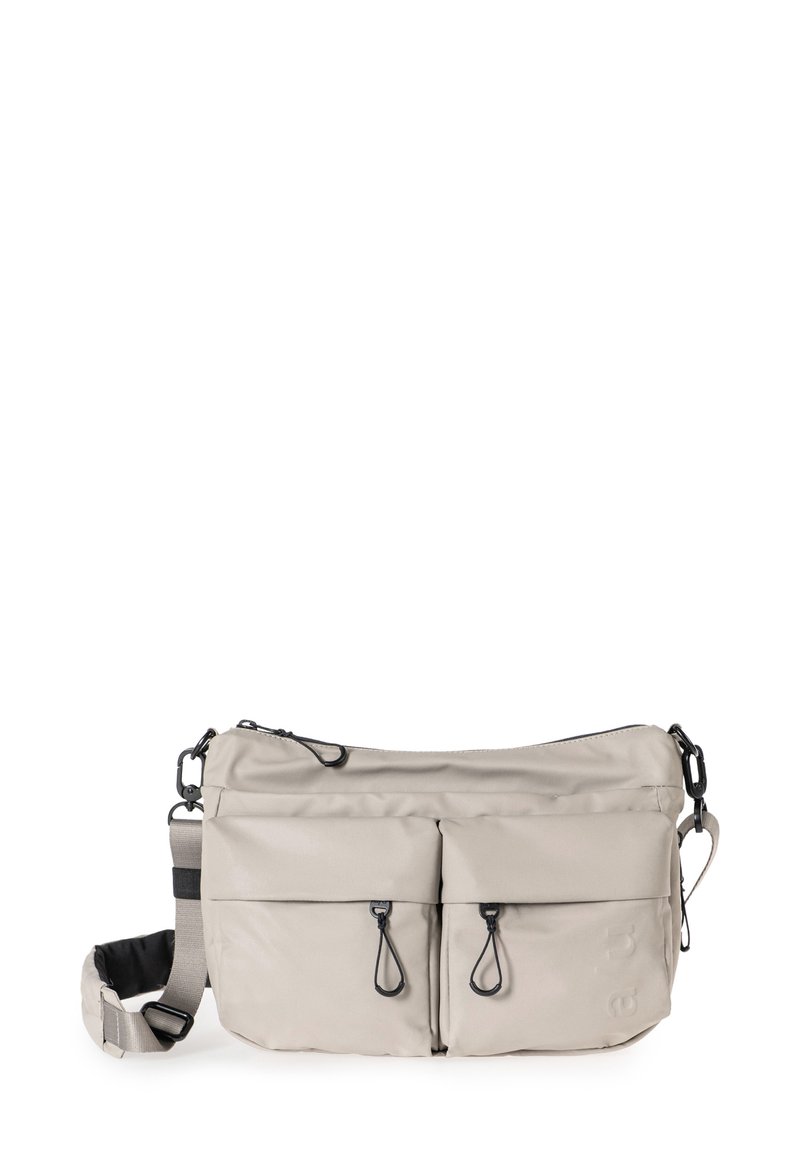 Beige Umhängetasche aus weichem, strapazierfähigem Material. Mit zwei vorderen Reißverschlusstaschen, verstellbarem Schultergurt und schwarzen Hardware-Akzenten.