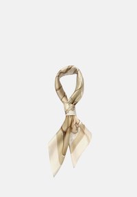 Sciarpa in seta beige con una texture liscia. Presenta un design a nodo con intricati motivi oro e una forma a punta e fluida.