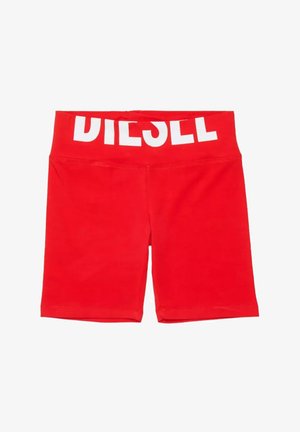 Czerwone dopasowane szorty z szerokim pasem z logo "DIESEL" w wyrazistym białym kolorze na przodzie.