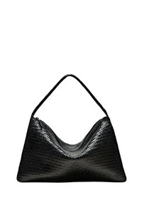 Schwarze geflochtene Lederhandtasche mit einer geschwungenen Form, einem einzelnen Träger und Reißverschluss. Sie zeichnet sich durch eine glatte, glänzende Textur und ein minimalistisches Design aus.