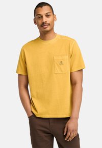 Timberland GARMENT DYE CHEST TEE - T-shirts basic - chai tea