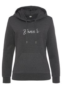 Dunkelgrauer Hoodie aus weichem Stoff, mit einer Fronttasche, Kapuze mit Zugband und dem Schriftzug "Bench" in weißen Nähten auf der Brust.