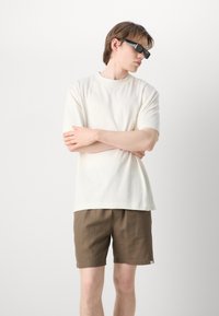 Les Deux Rövidnadrágok - brown