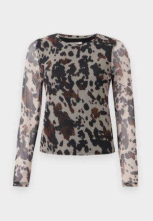 Langärmliges Oberteil aus leichtem, transparentem Stoff mit einem Leopardenmuster in erdigen Tönen von Schwarz, Braun und Beige. Rundhalsausschnitt.
