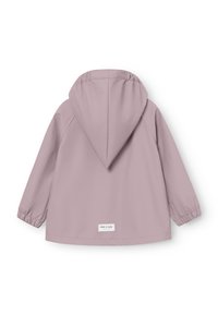 Giacca da pioggia rosa chiaro con cappuccio, polsini elastici e orlo dritto, caratterizzata da un'etichetta bianca del marchio nella parte inferiore.