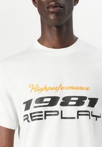 Replay SHORT SLEEVE GRAPHIC - Tricou cu imprimeu - natural white