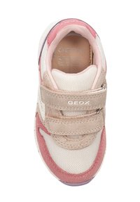 Baskets Geox, avec un dessus en maille beige orné d'accents roses et mauves, des bandes en daim et une fermeture à crochets et boucles pour un maintien sûr.