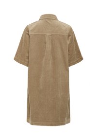 Rochie camasa din bumbac bej, cu maneci scurte, guler pliat si detalii de cusaturi verticale pe spate.