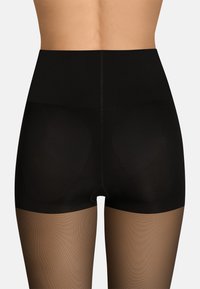 Schwarze hoch taillierte formende Shorts mit einem glatten Bund und durchsichtigen braunen Beinabschnitten, ausgestattet mit einem matten Finish und nahtlosem Design.