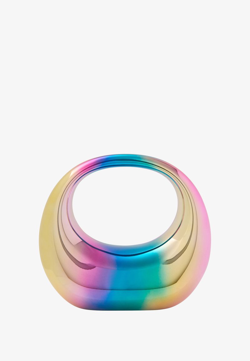 Regnbuefarvet, glat metal skål med en flydende, kurvet form og en blank overflade, der har blandede farver af pink, blå og guld.