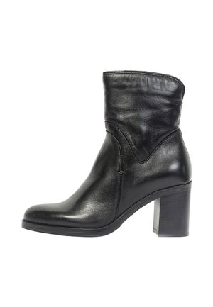 Schwarzer Leder-Stiefelette mit abgerundeter Spitze und Blockabsatz, mit feiner Naht und leicht schlaffem oberen Schaft.