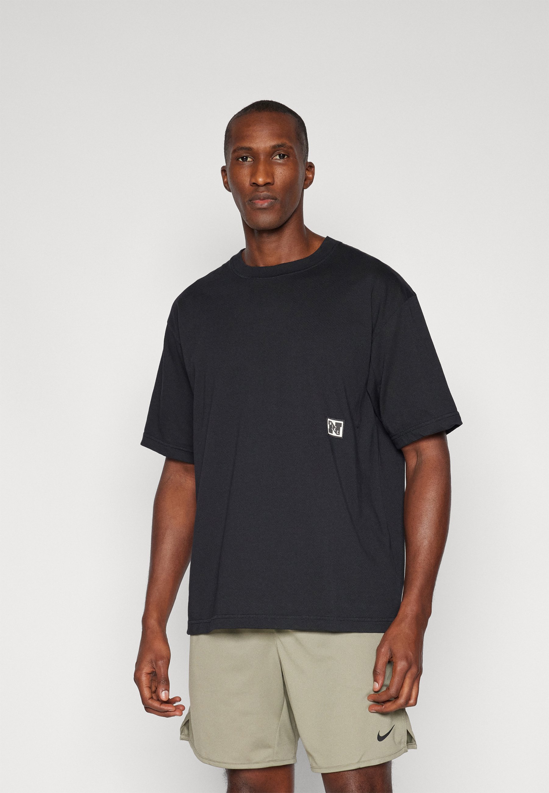 nike heritage t shirt black