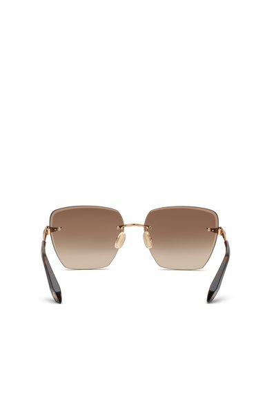 Lunettes de soleil carrées avec verres dégradés marron, fine monture métallique dorée et branches en écaille foncée.