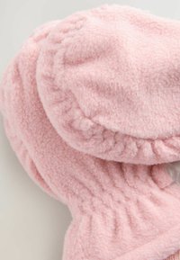 Unselected, pink