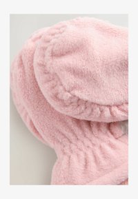 Unselected, pink