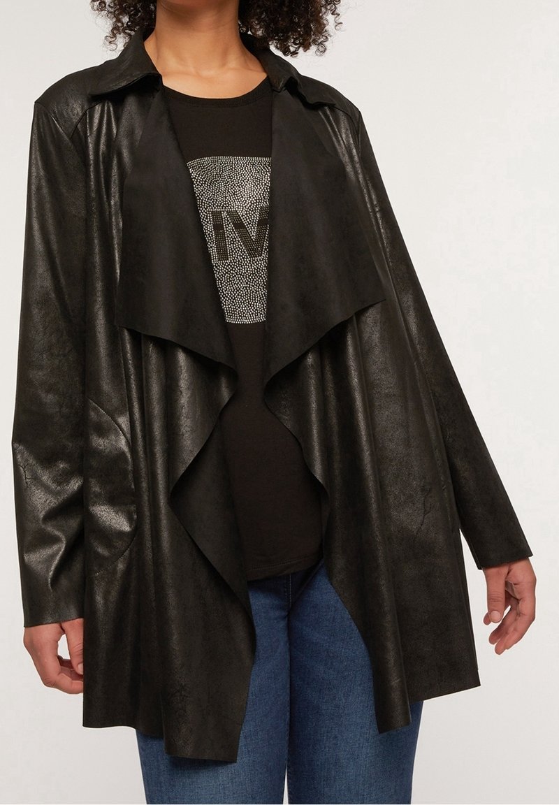 Fiorella Rubino Kort kappa / rock - black