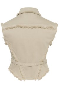 Gilet en denim beige avec des bords effilochés, un col et une taille ceinturée. Présente un design ajusté avec des découpes angulaires sur les côtés et le dos.