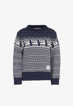 Mørkeblå strikket sweater med hvide Fair Isle-mønstre, der indeholder rensdyr og geometriske designs. Ribkanter ved ærmer og bund samt et label som accent.