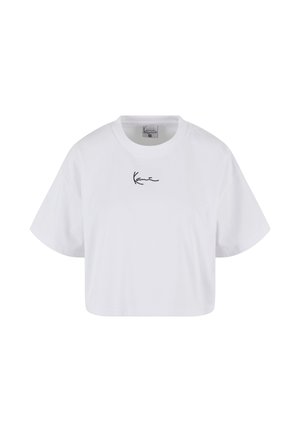 Bílý krátký rukáv s krátkým střihem, kulatý výstřih, na hrudi uprostřed malé černé kurzívní logo.