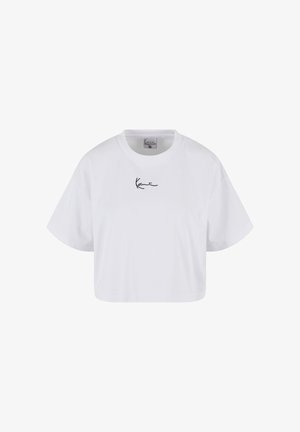 Bílý krátký rukáv s krátkým střihem, kulatý výstřih, na hrudi uprostřed malé černé kurzívní logo.