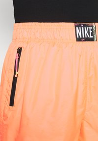 Nike Sportswear Treningo apatinė dalis - atomic orange/black