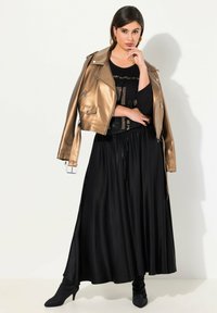 Ulla Popken GATHERED - Faltenrock - black