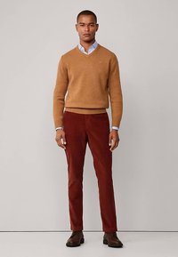 Hackett London V NECK - Strickpullover - camel beige